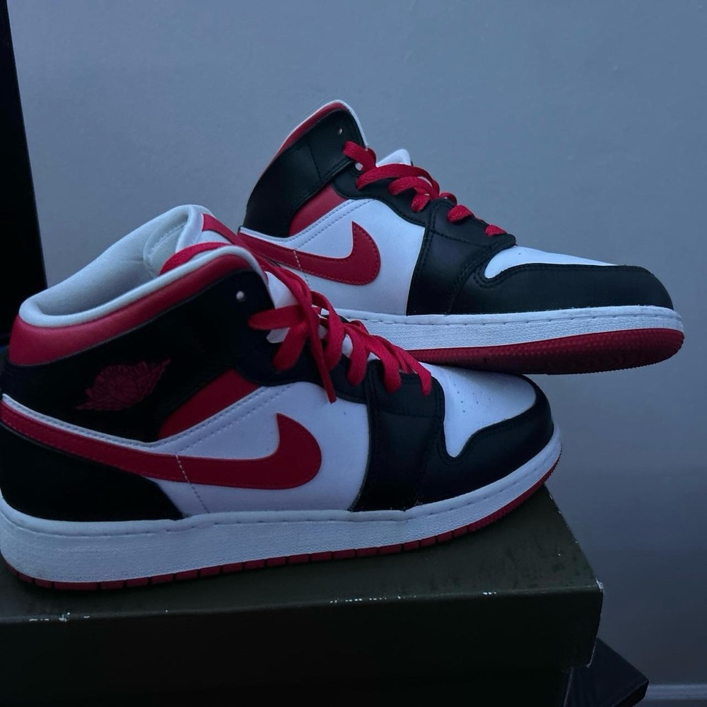 Kids/Women’s Black and Red Air Jordan 1 Sneakers